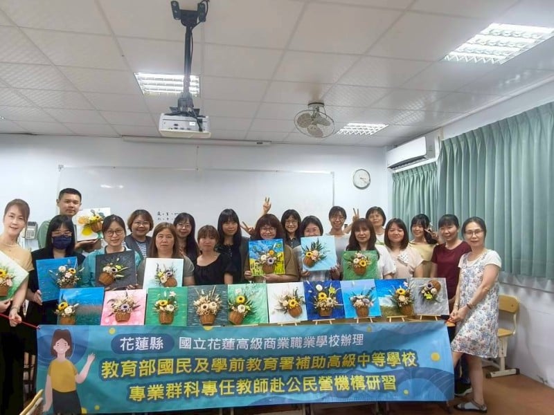 花蓮高商教師赴公民營研習　跨域學習文創花藝與芳療